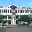 Fotografía muestra el edificio de oficinas gubernamentales de La Vega.