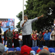 El presidente venezolano, Nicolás Maduro, hace gestos mientras pronuncia un discurso durante una manifestación ayer en Caracas.