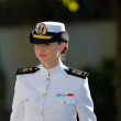 La princesa Leonor durante una ceremonia este jueves en la Escuela Naval Militar de Marín, a la que ingresa hoy y en la que recibió formación castrense su padre, donde firmará en el libro de honor, para incorporarse al curso 2024-2025.