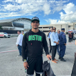 Joe Mazzulla, dirigente de los Celtics de Boston, justo después de arribar a República Dominicana.