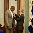 El presidente Luis Abinader condecora a Al Horford