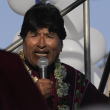 El expresidente Evo Morales se dirige a sus simpatizantes tras marchar hacia La Paz, Bolivia, para protestar contra el mandatario actual Luis Arce.