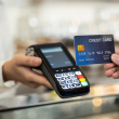 Es como si tuvieras una tarjeta de crédito llena de deudas y, en lugar de reducir gastos, decides pedirles a tus familiares que te den dinero para gastar todavía más.