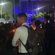 Con un encendido de velas, camisetas negros, cacerolazos, banderas dominicanas y pancartas con enunciados como "No a la reforma fiscal"