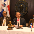 Wilson Gómez Ramírez (centro), habla ayer en una rueda de prensa.