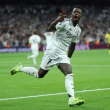 El delantero brasileño del Real Madrid Vinicius Junior celebra su segundo gol durante el partido ante el Borussia Dortmund en el Santiago Bernabéu.