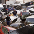 autos amontonados luego de ser arrastrados por las inundaciones en Valencia, España