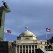 Estatua de bronce de San Juan Bautista frente al edificio del Capitolio en San Juan, Puerto Rico, el 30 de septiembre de 2016.