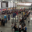 Pasajeros en el Aeropuerto Internacional de las Américas