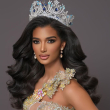 Celinee Santos luce su corona tras ganar Miss RD Universo 2024.