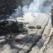 Los cadáveres de presuntos pandilleros que fueron quemados por residentes yacen apilados en medio de una calle en el barrio de Pétion-Ville en Puerto Príncipe, Haití, el martes 19 de noviembre de 2024.