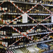 Venta de bebidas alcohólicas restringidas en un supermercado