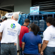 La fotografía muestra un operativo realizado por inspectores de Proconsumidor