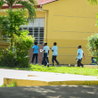 Esta es la escuela básica La Siria, en el municipio Quisqueya, de San Pedro de Macorís, donde se afirma que profesores violaron a la alumna, una menor de 13 años.