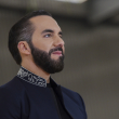 El presidente de El Salvador, Nayib Bukele, antes de recibir el más alto reconocimiento diplomático de Costa Rica de parte del presidente Rodrigo Chaves en el palacio presidencial en San José.