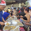 Los vecinos de la familia también fueron beneficiados por las autoridades.