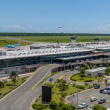 El aeropuerto Las Américas fue construido en terrenos de particulares que tienen sentencias para que el gobierno pague las compensaciones de ley.