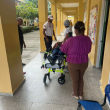 Fotografía muestra personal y estudiantes intoxicados en Centro Educativo Hernán José Sánchez del distrito municipal Presidente Antonio Guzmán Fernández (Aguayo), en San Francisco de Macorís, provincia Duarte.