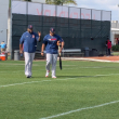 David Ortiz platica con Rafael Devers previo a las jornadas de entrenamientos.