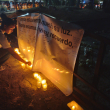 Flores y velones fueron los elementos principales que acompañaron esta caminata silenciosa que recorrió toda la cuadra desde la avenida independencia en la calle San Juan Bautista hasta el lugar del fatídico derrumbe.