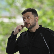 El presidente ucraniano, Volodímir Zelenski, asiste a una conferencia de prensa tras una reunión de líderes europeos en Kiev, la capital ucraniana, el 10 de mayo de 2025, en medio de la invasión rusa de Ucrania.