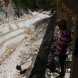 Las huellas del río Blanco y en La 40 sigue el recuerdo de su peor versión: los restos de calles y aceras, el tanque de agua que abastecía la otrora vecindad.