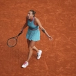 Aryna Sabalenka camina luego de que Gauff anotara un punto.