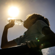 Es importante mantenerse hidratado ante las altas temperaturas.