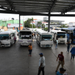 Choferes preocupados por el alza registrada en los combustibles y advierten sobre incremento en pasajes.