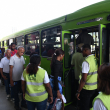 Alta demanda de usuarios en Villa Mella para transportarse en los autobuses de la Operadora Metropolitana de Servicios de Autobuses (OMSA) por motivo al cierre de cinco estaciones del Metro de Santo Domingo.