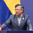 El presidente Gustavo Petro, pronuncia un discurso durante un foro sobre democracia y multilateralismo en el Palacio de La Moneda, el lunes 21 en Santiago.