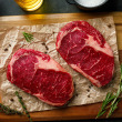 Ternera: carne constituida principalmente por proteínas de alto valor biológico, cinc, hierro y vitamina B12. Foto: Sergey Kotenev-Unsplash.
