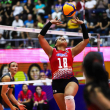 Camila de la Rosa, de República Dominicana, coloca un balón en el segundo set del partido frente a Canadá en el torneo Final Six de voleibol.