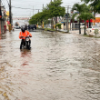 Calle inundada en Santo Domingo Este