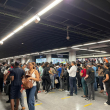 Larga fila en la estación Concepción Bona