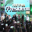 Momento de júbilo de artistas y ejecutivos de Cervecería Nacional Dominicana, el lunes 8 de diciembre 2025, al anunciar el próximo Festival Presidente 2026.