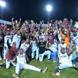 Los jugadores de los Gigantes celebran en el diamante luego de vencer a los Tigres y obtener el boleto para la semifinal.