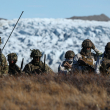 Soldados daneses realizan ejercicios militares en Kangerlussuaq, Groenlandia.