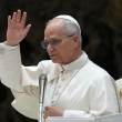 El papa León XIV sostiene su audiencia general en el Salón Paulo VI en el Vaticano, ayer.