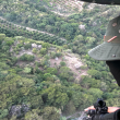 Un militar observa la plantación de marihuana, durante el operativo en Peravia