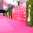 En la alfombra roja se daban anoche los toques finales para recibir este miércoles a los nominados, invitados y protagonistas de la gala de Premios Soberano 2026. JORGE MARTÍNEZ/LISTÍN DIARIO.