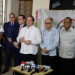 El ministro de la Presidencia, José Ignacio Paliza, junto al ministro de Industria y Comercio, Eduardo (Yayo) Sanz Lovatón, y miembros de la central sindicalista.