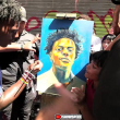 En Capotillo, el streamer estadounidense Speed recibió retratos de su rostro.