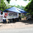 Residentes de La Cuaba mantienen campamento frente a terrenos donde se pretende construir vertedero.
