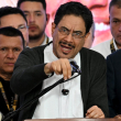 El candidato presidencial colombiano del partido gobernante Pacto Histórico, Iván Cepeda, habla tras conocerse los primeros resultados de la encuesta.