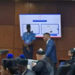 Aurelio Valdez habla en la audiencia