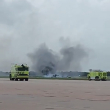 Unidades del Cuerpo de Bomberos del aeropuerto en acción