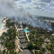 El incendio comenzó a afectar parte de las instalaciones del hotel desde horas de la mañana.
