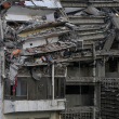 Una vista general muestra apartamentos en un edificio dañado tras un terremoto en Catia La Mar, estado de La Guaira.