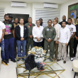 El grupo de peloteros a su llegada al país figuran junto al Comisionado Nacional de Béisbol, Junior Noboa, así como al coronel piloto, César Didiel Alarcon y el copiloto Wilmer De los Santos Hernández (capitán).
